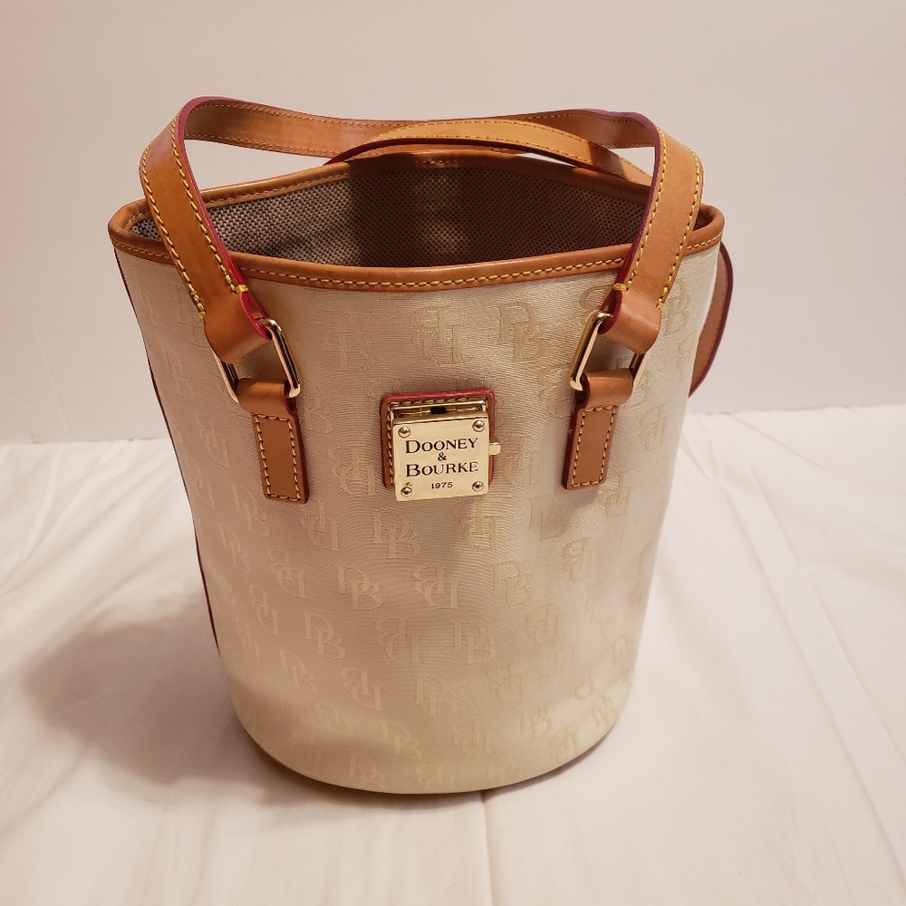 Dooney & Bourke Bucket Handbag Purse